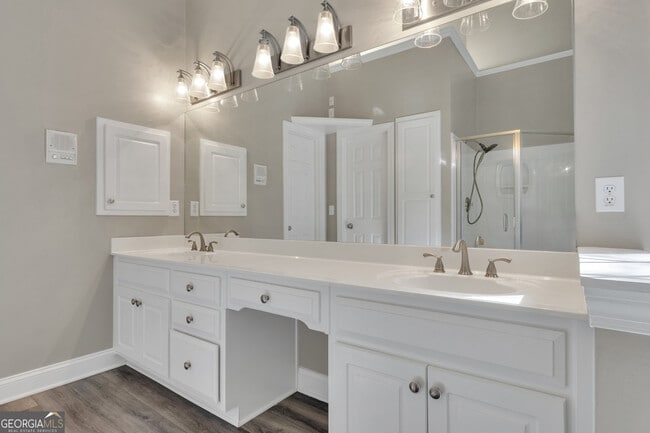 Building Photo - 135 Handshaker Ct