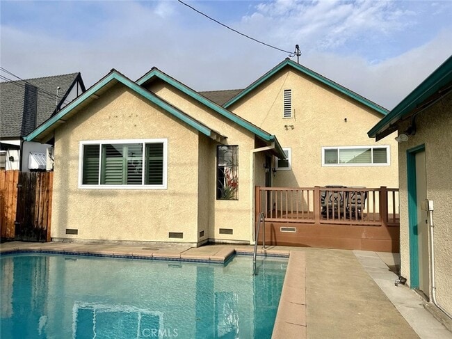 Primary Photo - 1001 N Isabel St