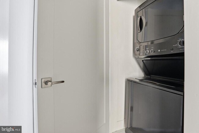 Building Photo - 2602 4th St NE