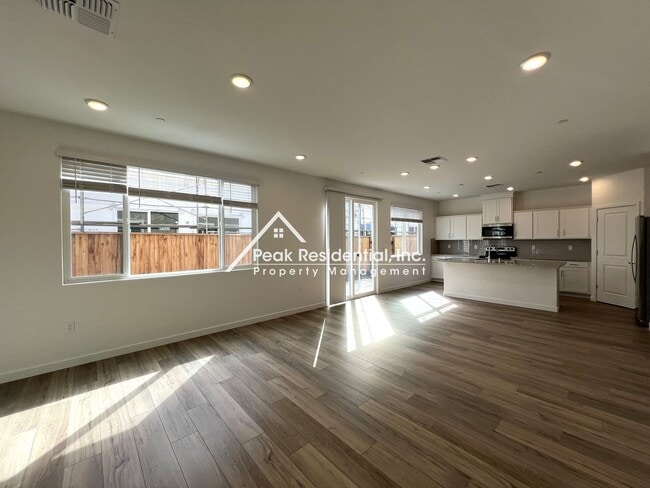 Building Photo - Newer Sacramento 4bd/2.5ba Home!