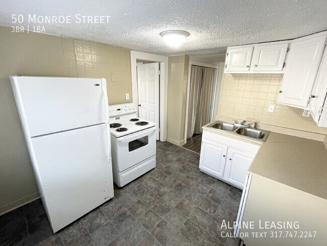 Building Photo - 50 Monroe St