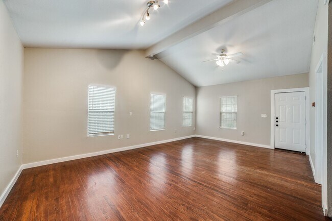 Building Photo - TOBIN HILL COTTAGE