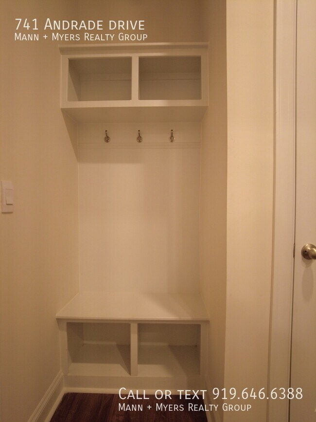 Building Photo - 741 Andrade Dr