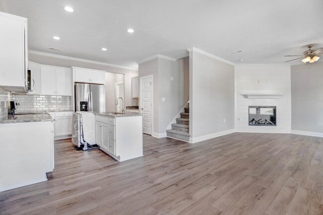 Building Photo - 312 Kingston Cir