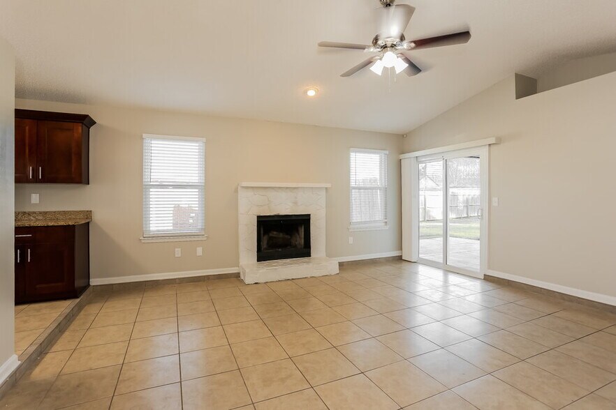 Building Photo - 1780 Sherwood Dr