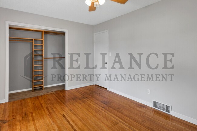 Building Photo - 608 N Sheridan St