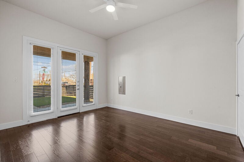 Building Photo - 600 Melba St