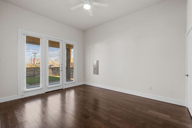 Building Photo - 600 Melba St