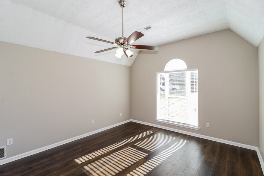 Building Photo - 7658 Shadow Hills Dr