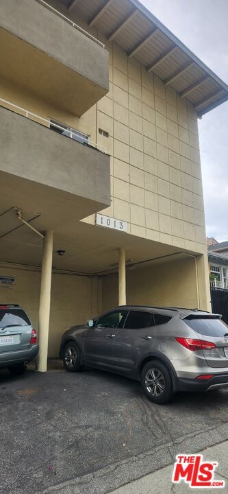 Building Photo - 1013 N San Vicente Blvd