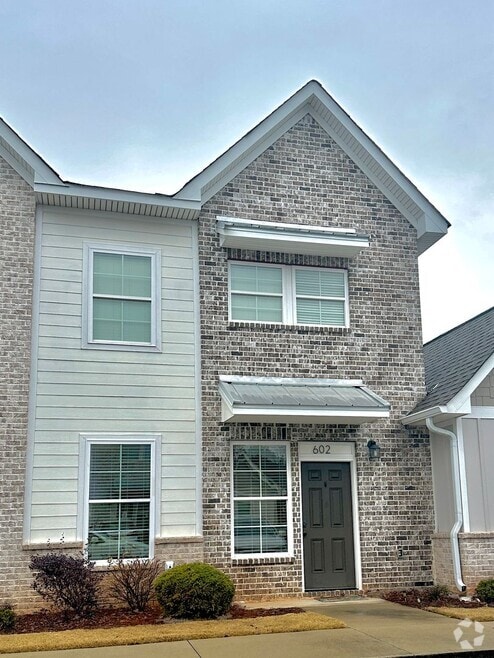 Building Photo - 3855 Academy Dr