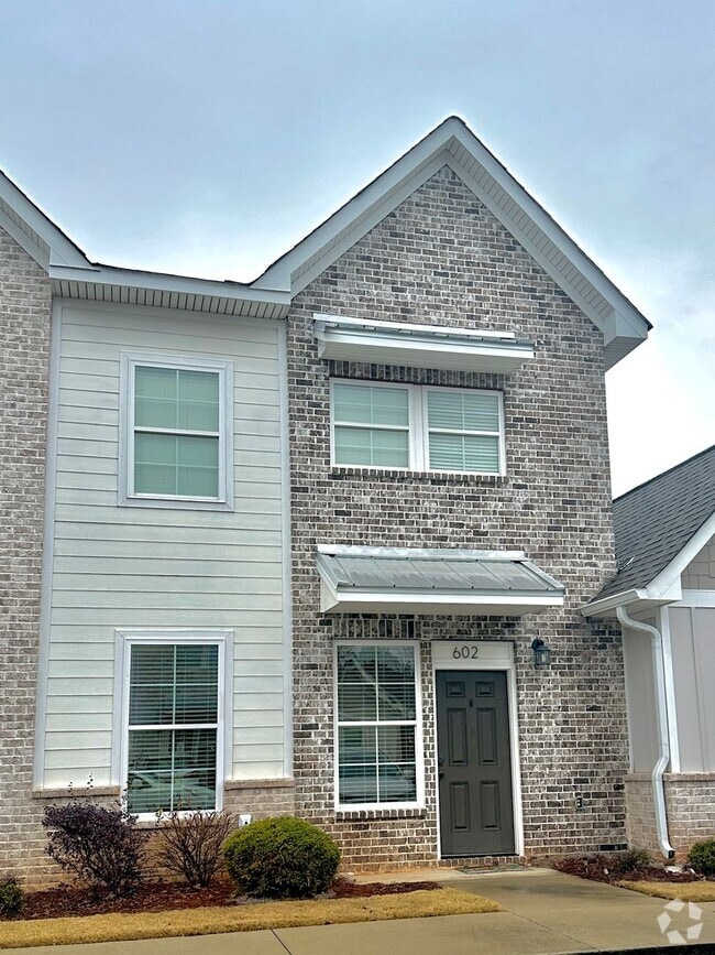 Building Photo - 3855 Academy Dr
