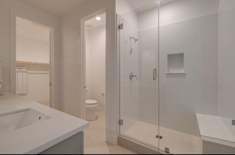 Building Photo - 1423 Venice Ter