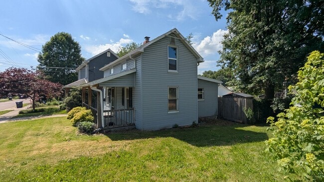 Building Photo - Newly renovated 2-bedroom, 1-bathroom home...