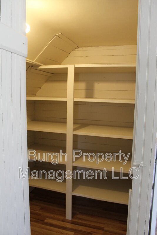 Building Photo - 213 6th Ave