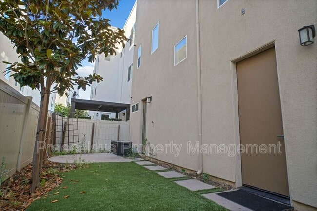 Building Photo - 1440 Suwerte Ave