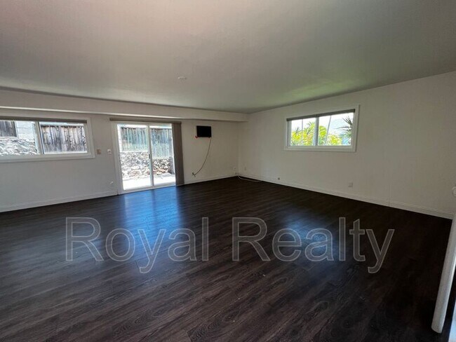 Building Photo - 167 Mahina St