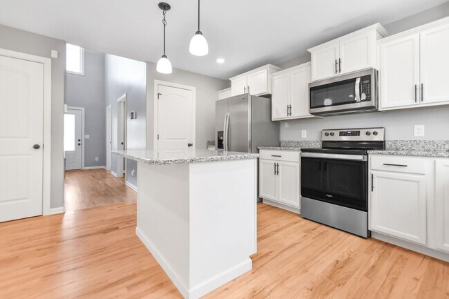 Building Photo - Pet Friendly Three Bedroom!