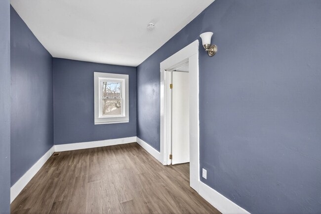 Building Photo - Newly renovated property