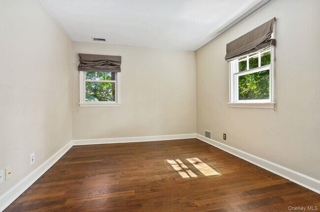 Building Photo - 724 Forest Ave