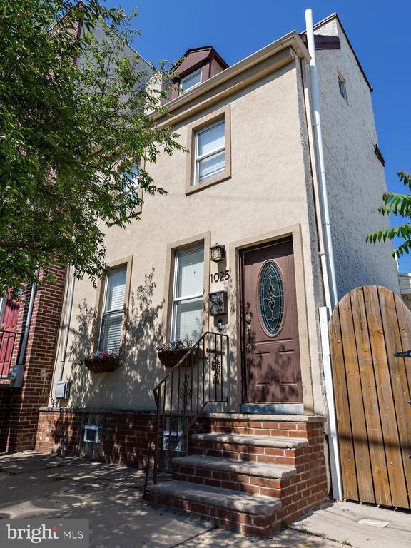Building Photo - 1025 E Columbia Ave
