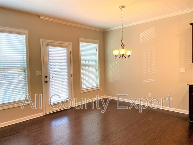 Building Photo - 912 Rose Way