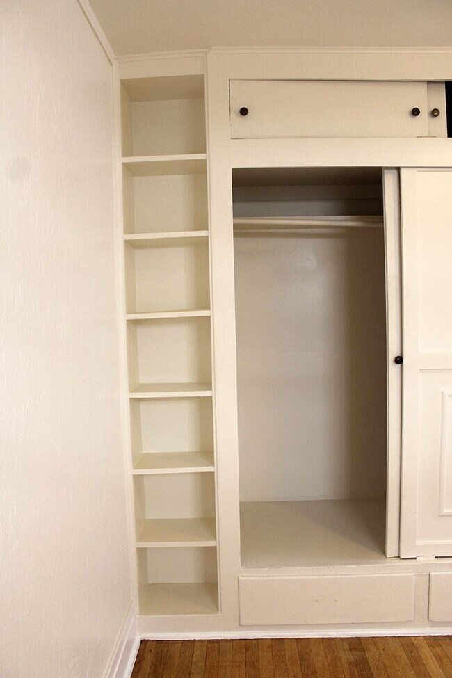 Building Photo - 622