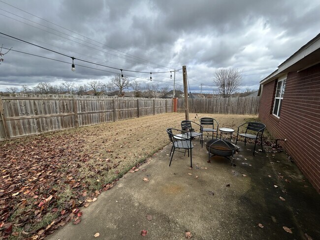 Building Photo - 4800 SW Golden Eagle Ave