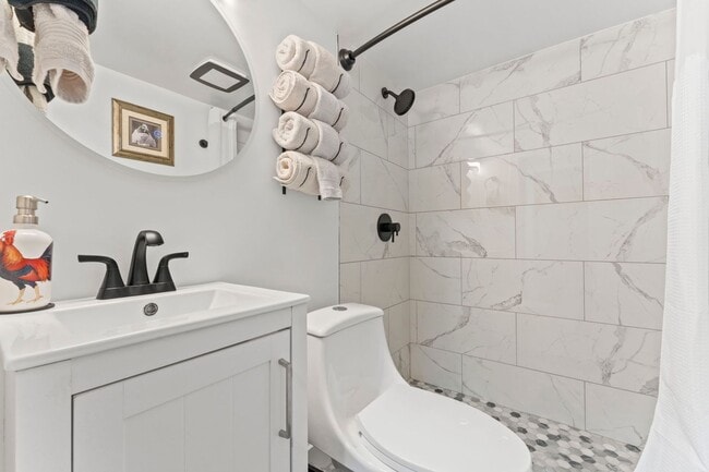 Building Photo - Stylish/Fully Furnished  2-Bedroom Retreat Near Campus & Downtown Columbia