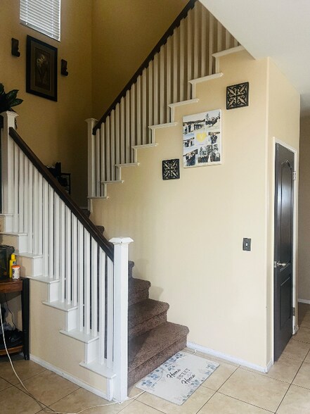 Building Photo - 806 Early Dawn Way