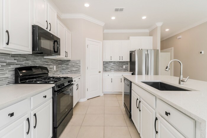 Building Photo - 8982 Pleasant Woods Dr