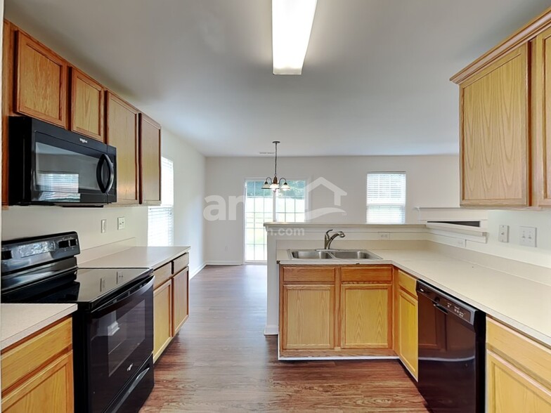 Building Photo - 6726 Centerline Dr