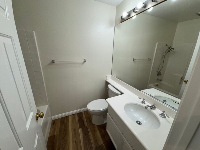 Building Photo - 4 bed 3 full bath house with 3 car garage in Corona for lease