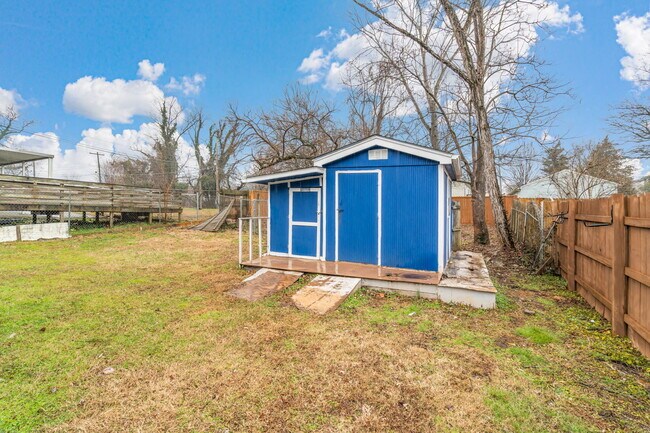 Building Photo - 2603 Louise Ave