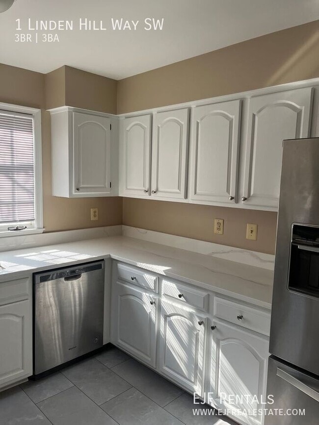 Building Photo - 1 Linden Hill Way SW