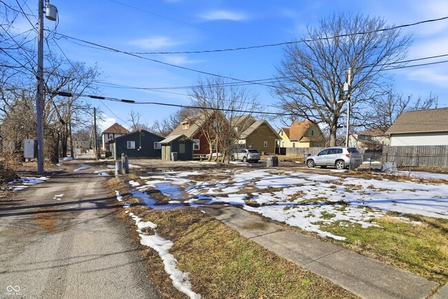 Building Photo - 512 N Beville Ave