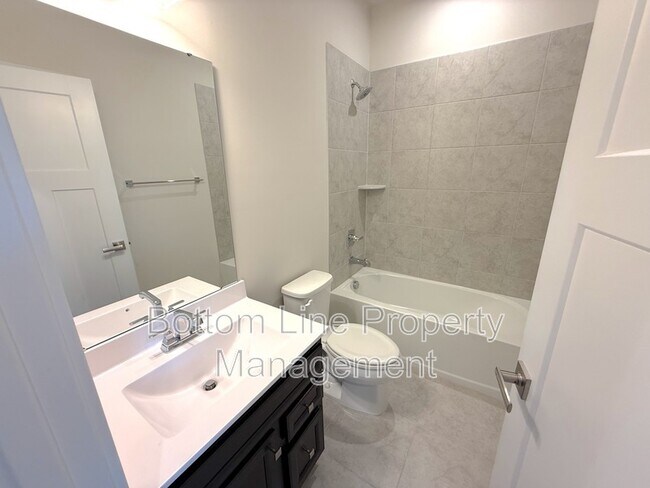 Building Photo - 1612 Aspire St