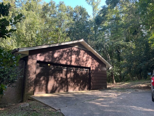 Building Photo - 320 Beaverdam Rd