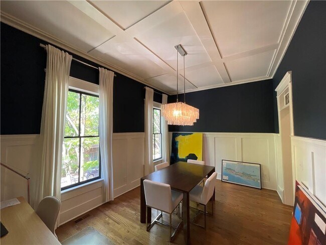Building Photo - 1867 Gordon Manor NE