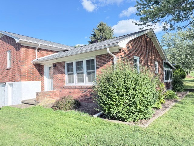 Building Photo - 8712 PA-25
