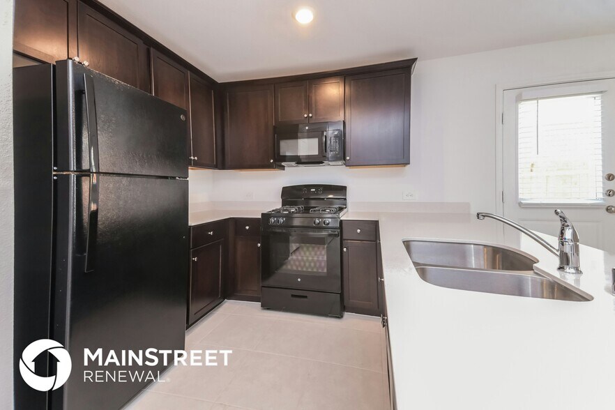 Building Photo - 3104 Helix Bay Dr