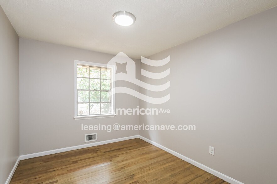 Building Photo - 4 Converse Dr