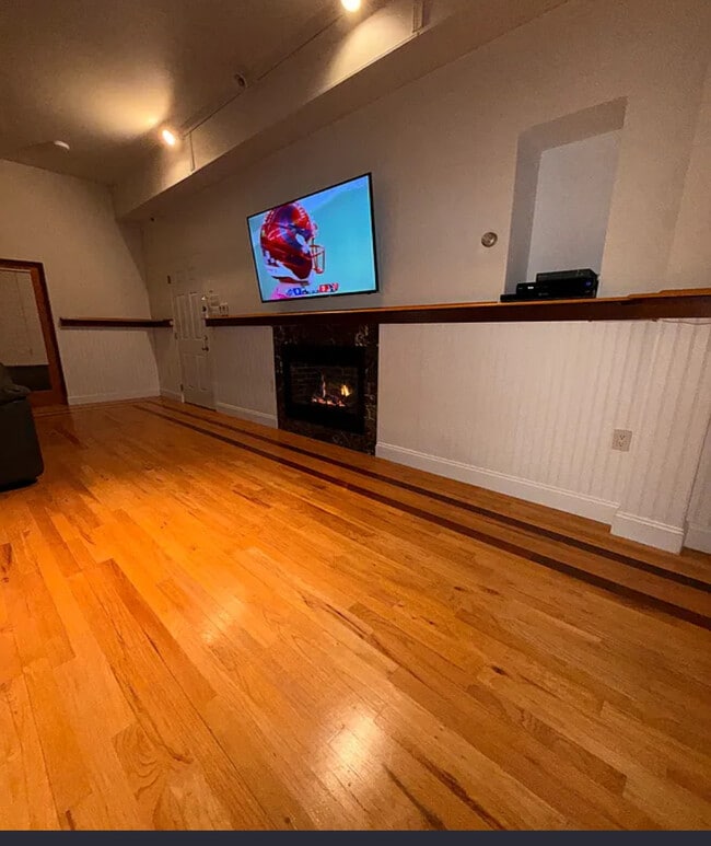 Building Photo - 23 Summer St