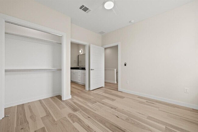 Building Photo - 4801 Sara Dr