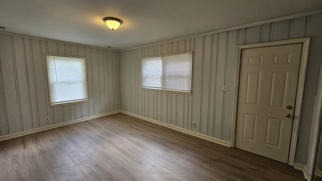 Building Photo - 900 Leigh Ave