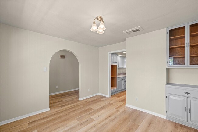 Building Photo - 201 Gail Dr