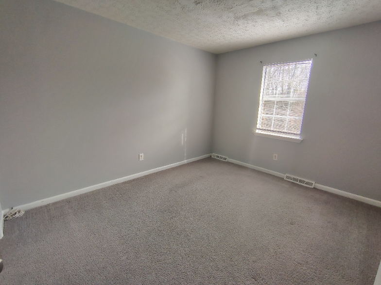 Building Photo - 30 Fonda Dr