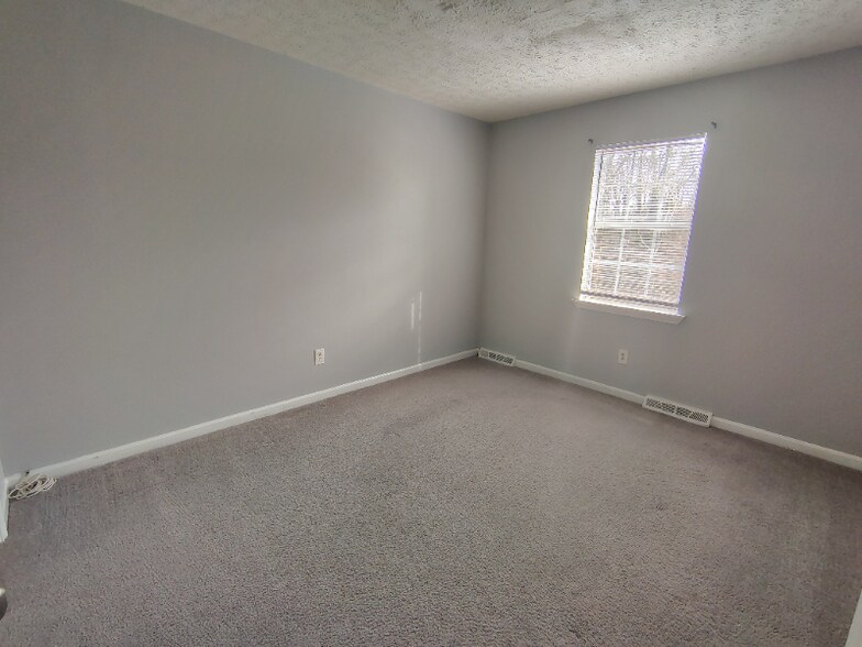 Building Photo - 9 Fonda Dr