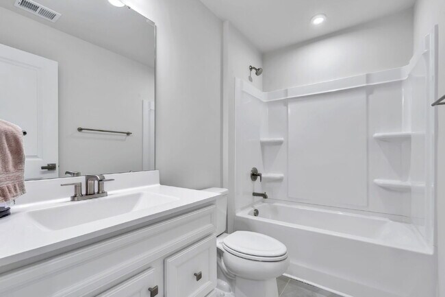 Building Photo - Modern Comfort: 3 Bed, 2.5 Bath Townhome + Primary on Main $1,875/mo rent