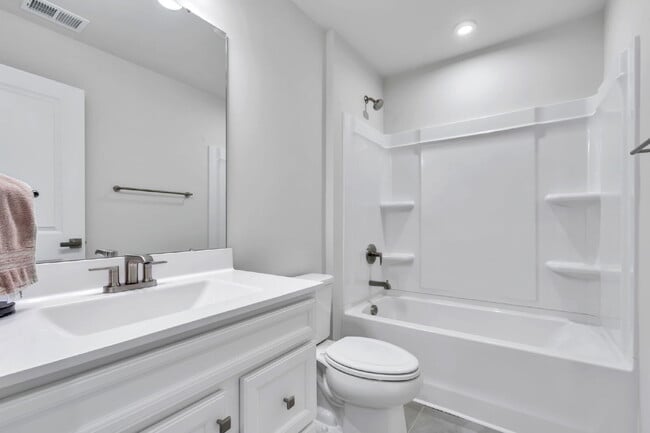 Building Photo - Modern Comfort: 3 Bed, 2.5 Bath Townhome + Primary on Main $2,050/mo rent